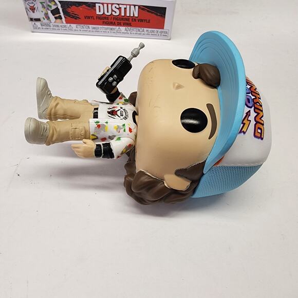 Funko Pop! Stranger Things: Dustin (#1240) Thinking Cap Hellfire Club Tshirt - Picture 3 of 14
